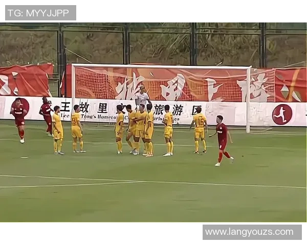 上海足球队强势领跑锦标赛积分榜成功斩获100分展现冠军实力 上海足球队强势领跑锦标赛积分榜成功斩获100分展现冠军实力